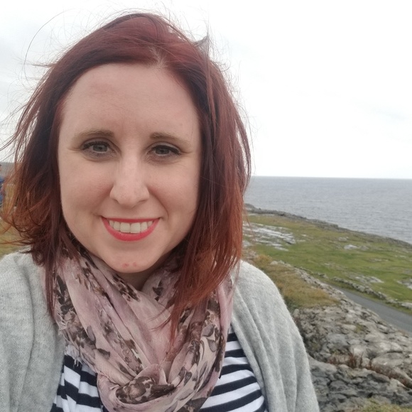 Meet Your Posher, Jaclyn - Picture 2 of 3